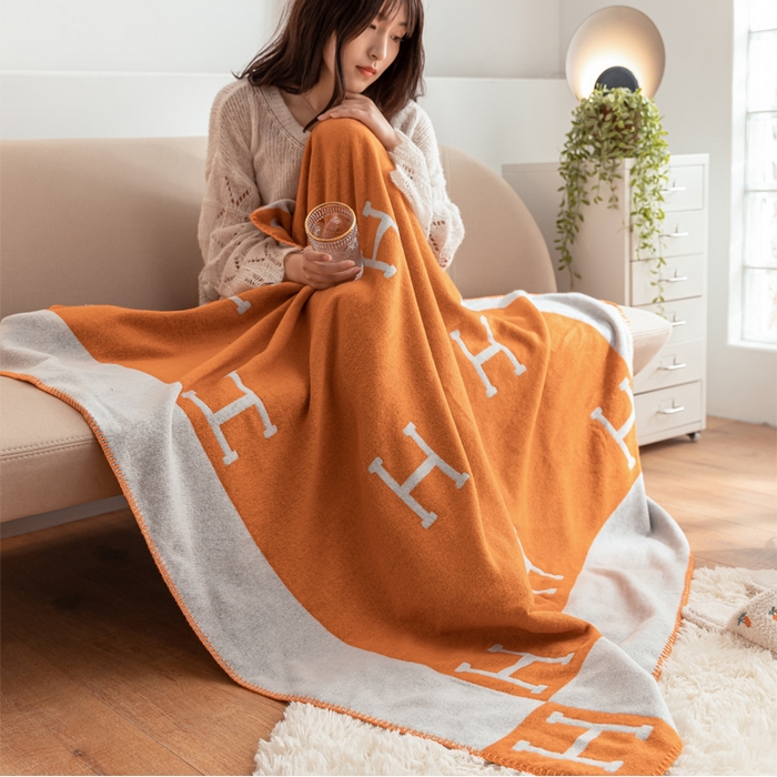 91家纺网 家纺一手货源 找家纺 朴尔家纺-毛巾被 2024新款国际时尚风防羊毛手工缝制针织毯 爱马橙