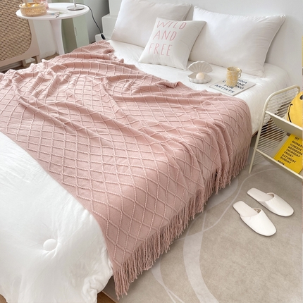 91家纺网 家纺一手货源 找家纺 朴尔家纺-毛巾被 2024新款菱形格条纹流苏手工针织毯 嫩粉色