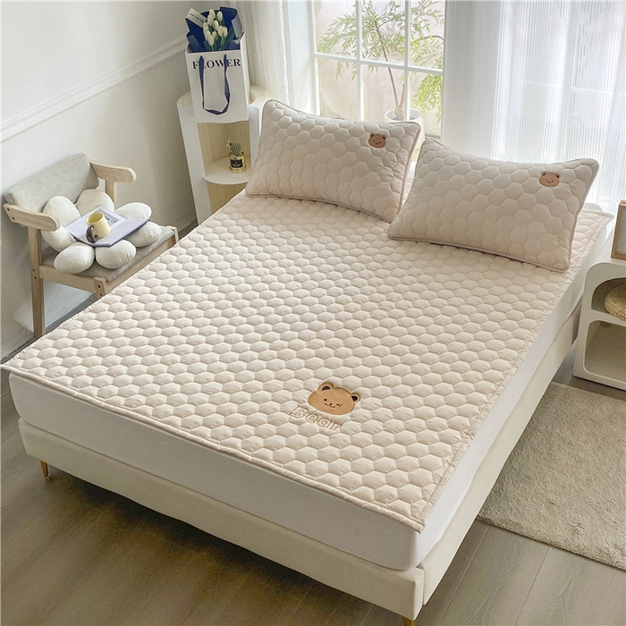 91家纺网 家纺一手货源 找家纺 恋绒家纺 A类刺绣款床褥学生软床垫子床护垫软垫（图1） 可爱熊-浅驼