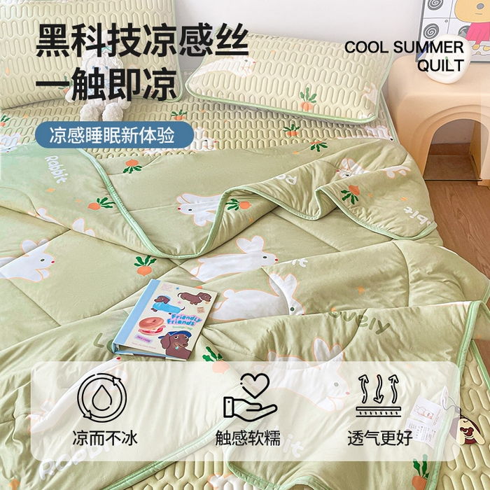 91家纺网 家纺一手货源 找家纺 布卢姆床垫 2025新款A类凉感丝数码印花夏被凉席四件套 芭比兔