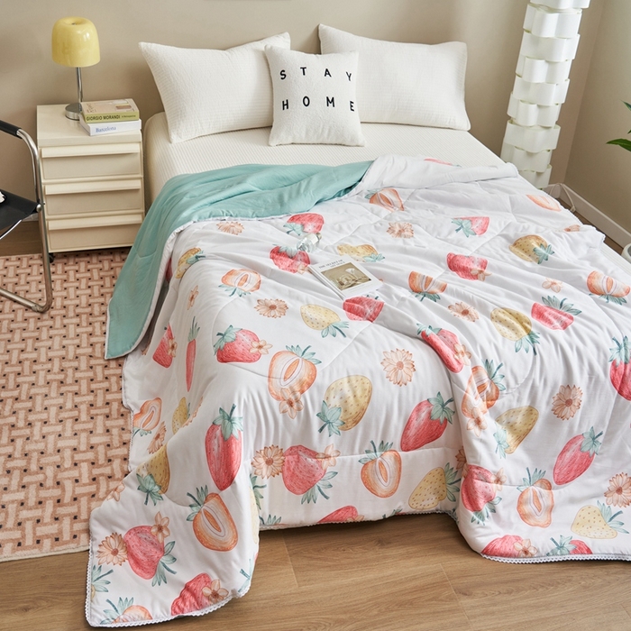 91家纺网 家纺一手货源 找家纺 畅销被业 2025新款水洗棉印花夏被夏凉被空调被 草莓甜心