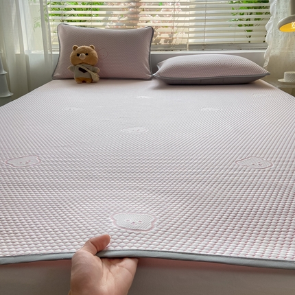 91家纺网 家纺一手货源 找家纺 (总) 源舍 2025热款新品冰豆豆提花小冰熊系列凉席高颜值凉豆豆软席床单款风格二