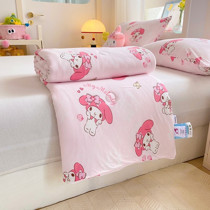 91家纺网 家纺一手货源 找家纺 DS-2025新款儿童卡通三丽鸥正版授权A类针织棉夏被系列 草莓美乐蒂