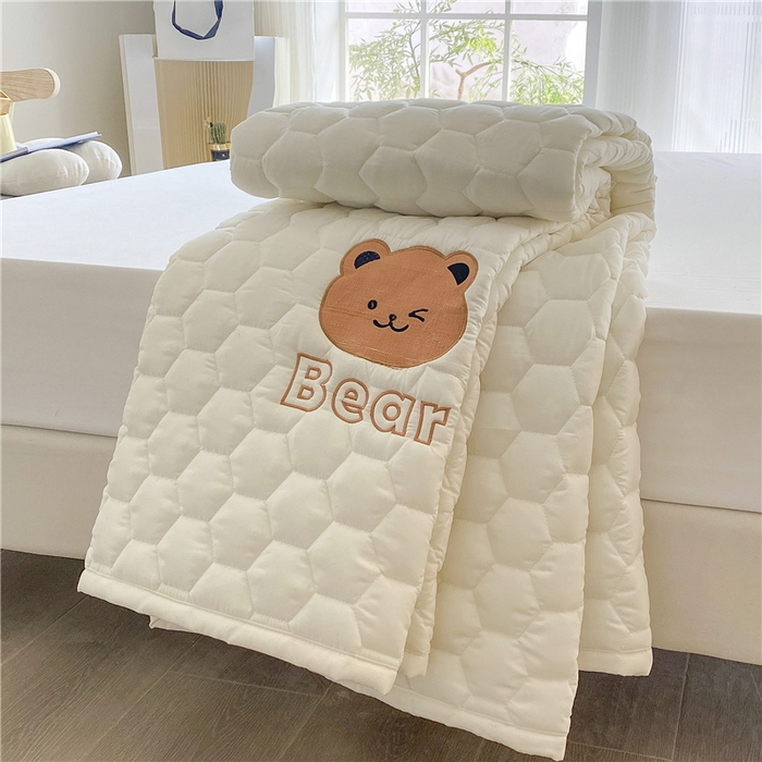 91家纺网 家纺一手货源 找家纺 恋绒家纺 A类刺绣款床褥学生软床垫子床护垫软垫（图1） 可爱熊-米白