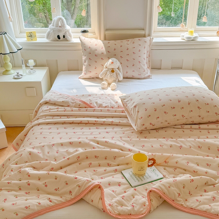 91家纺网 家纺一手货源 找家纺 美派工厂店 2024新款A类小清新针织棉印花夏被 念念不渝