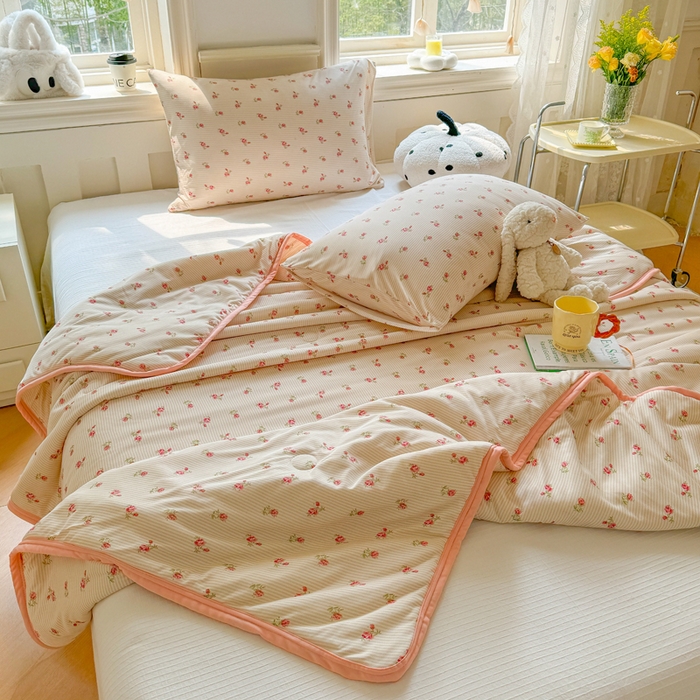 91家纺网 家纺一手货源 找家纺 美派工厂店 2024新款A类小清新针织棉印花夏被 念念不渝