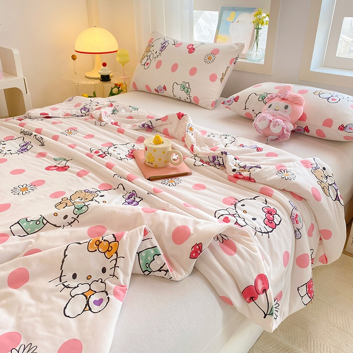 91家纺网 家纺一手货源 找家纺 DS-2025新款儿童卡通三丽鸥正版授权A类针织棉夏被系列 糖果凯蒂