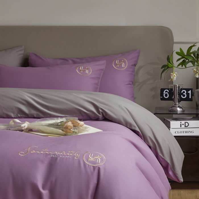 91家纺网 家纺一手货源 找家纺 梵克保罗 2024新款全棉轻奢纯色双拼刺绣四件套 迷情紫