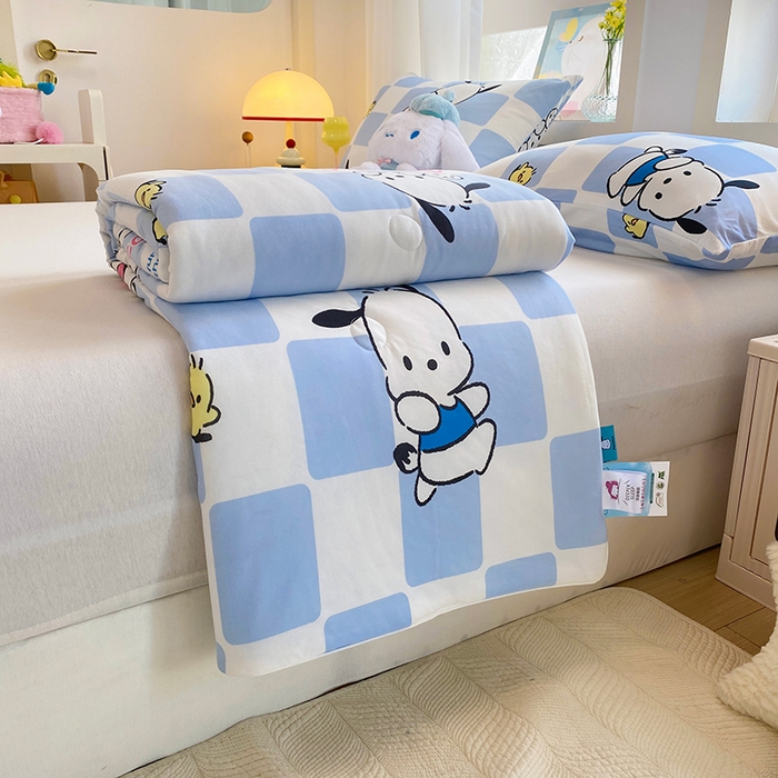 91家纺网 家纺一手货源 找家纺 DS-2025新款儿童卡通三丽鸥正版授权A类针织棉夏被系列 蓝格帕恰狗