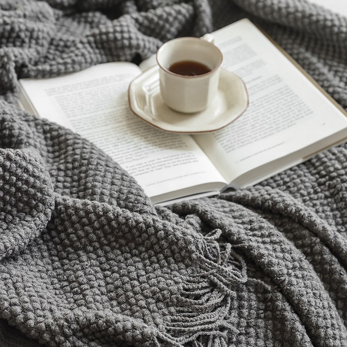 91家纺网 家纺一手货源 找家纺 朴尔家纺-毛巾被 2024年新款波波风流苏柔糯毯床尾毯沙发巾 波波流苏柔糯毯-碳灰