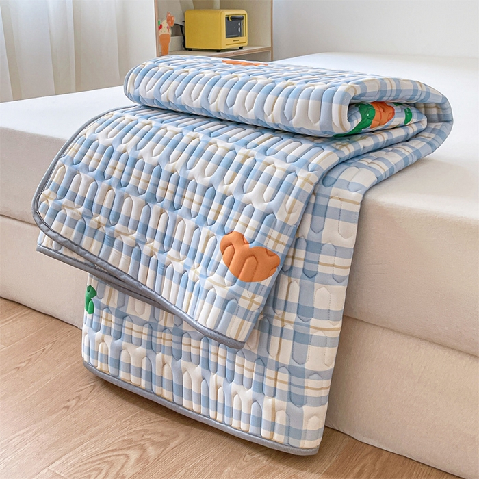 91家纺网 家纺一手货源 找家纺 布卢姆床垫 2025新款A类凉感丝数码印花小版乳胶凉席5mm 拔萝卜