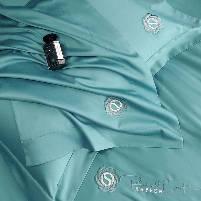 91家纺网 家纺一手货源 找家纺 榻尚家居 2024新款80S长绒棉纯色绣花系列四件套--静谧系列 静谧-蓝