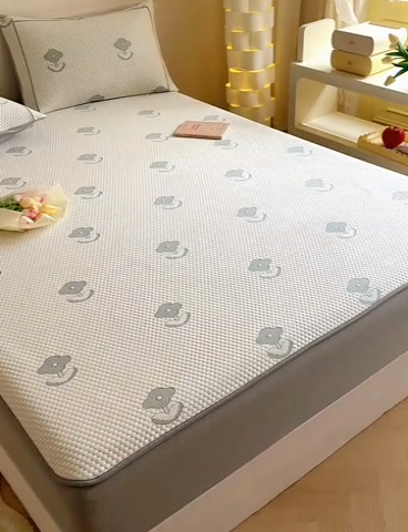 91家纺网 家纺一手货源 找家纺 慕尚家纺 2025新款卡通凉豆豆凉感冰丝席凉席 床笠款-四叶草