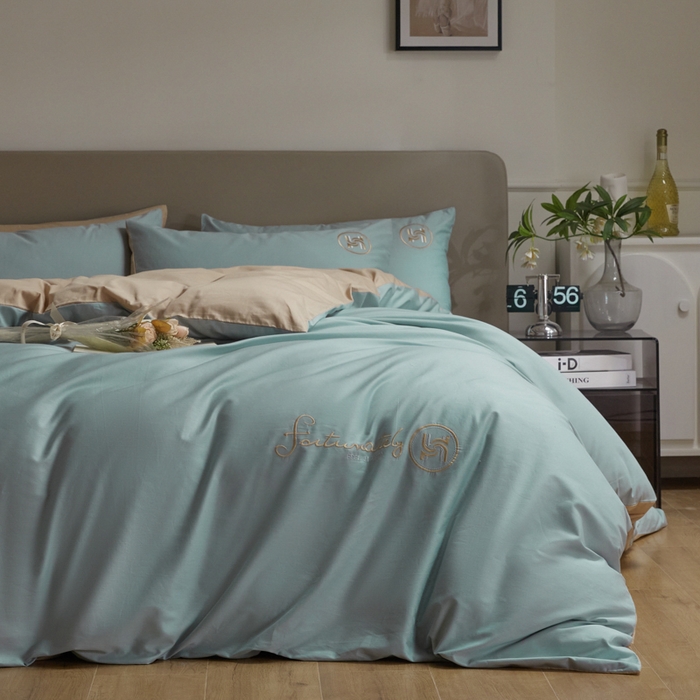 91家纺网 家纺一手货源 找家纺 梵克保罗 2024新款全棉轻奢纯色双拼刺绣四件套 繁星蓝