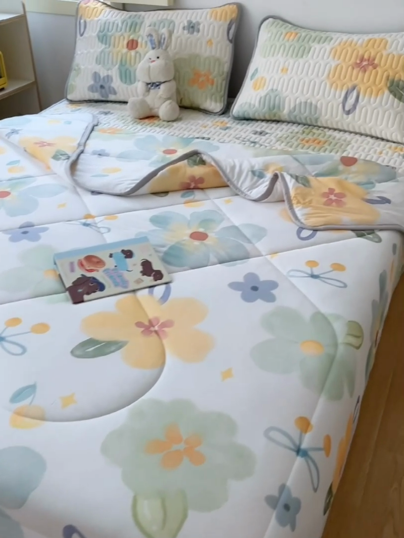 91家纺网 家纺一手货源 找家纺 布卢姆床垫 2025新款A类凉感丝数码印花夏被凉席四件套 彩色花园