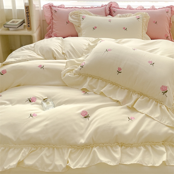 91家纺网 家纺一手货源 找家纺 可思家纺 2024新款水洗棉满版刺绣大宽花边款四件套 玫瑰满园-奶油白