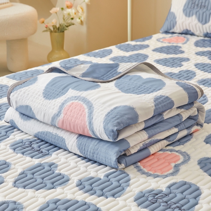 91家纺网 家纺一手货源 找家纺 LIFE.丽芙 2024年0.4乳胶凉席加厚条席款三件套＋凉感丝夏被可组合四件套图片一 爱心满满