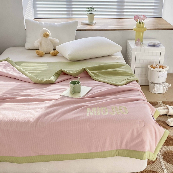 91家纺网 家纺一手货源 找家纺 梦恬佳  2024新款泡泡纱羽丝棉夏被 西瓜粉