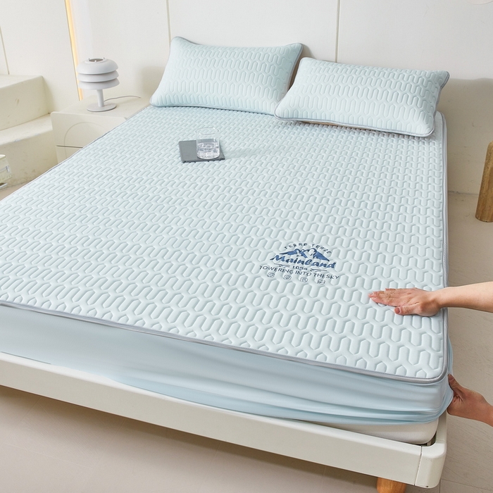 91家纺网 家纺一手货源 找家纺 LIFE.丽芙 2024新款乳胶凉席素色-富士山烫画床笠款 天空兰