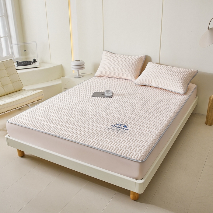 91家纺网 家纺一手货源 找家纺 LIFE.丽芙 2024新款乳胶凉席素色-富士山烫画床笠款 樱花粉