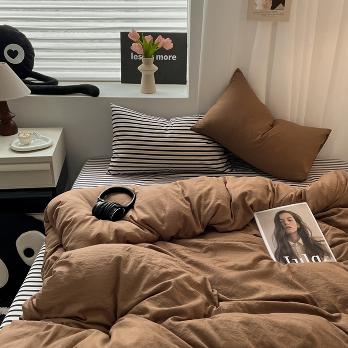 91家纺网 家纺一手货源 找家纺 耀达家居 2024新款ins 纯色双拼条纹水洗棉四件套 咖啡