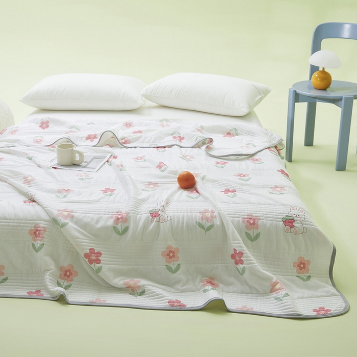 91家纺网 家纺一手货源 找家纺 LIFE.丽芙 2024年新品韩式风凉感丝夏被-跑量 草莓兔兔