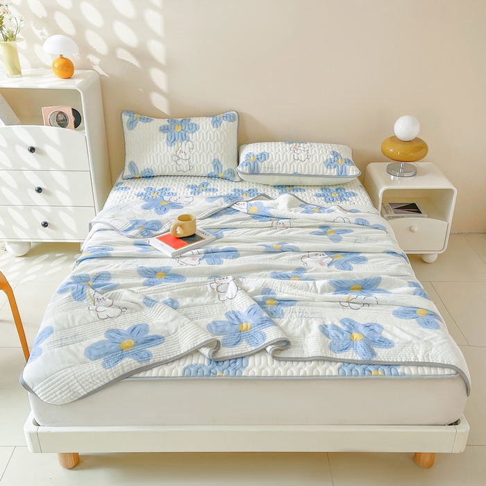 91家纺网 家纺一手货源 找家纺 LIFE.丽芙 2024年0.4乳胶凉席加厚条席款三件套＋凉感丝夏被可组合四件套图片二 邻家小兔