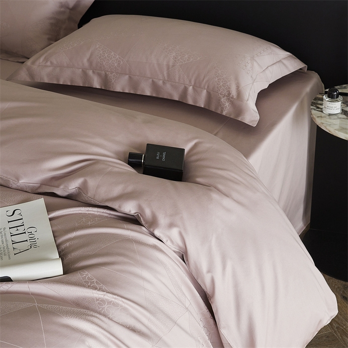 91家纺网 家纺一手货源 找家纺 梦享生活家居 2024新款100支贡缎提花四件套 格琳-粉