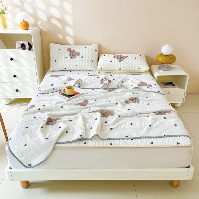 91家纺网 家纺一手货源 找家纺 LIFE.丽芙 2024年0.4乳胶凉席加厚条席款三件套＋凉感丝夏被可组合四件套图片二 呆呆狗