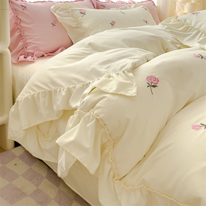 91家纺网 家纺一手货源 找家纺 可思家纺 2024新款水洗棉满版刺绣大宽花边款四件套 玫瑰满园-奶油白