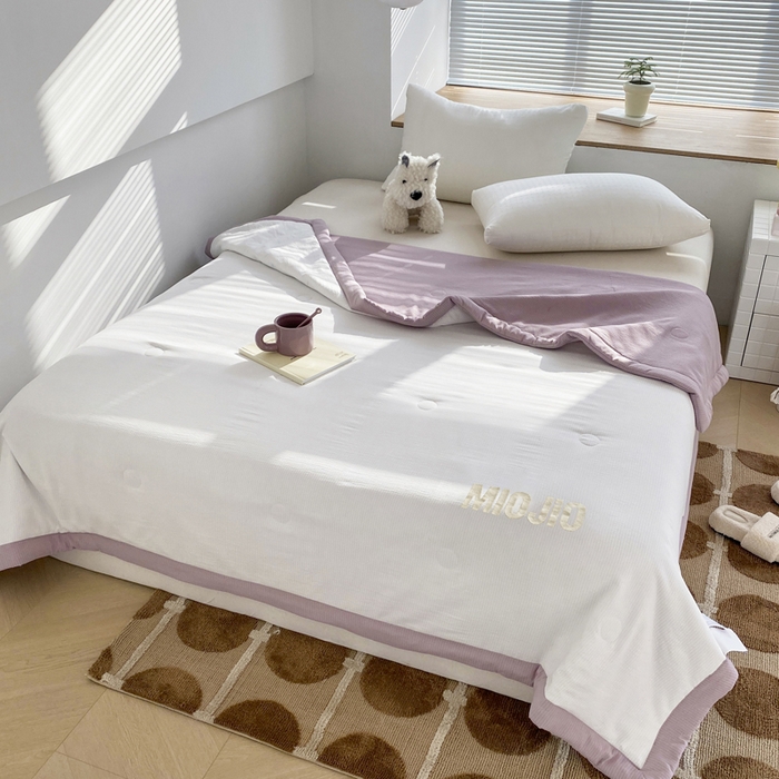 91家纺网 家纺一手货源 找家纺 梦恬佳  2024新款泡泡纱羽丝棉夏被 香芋拿铁