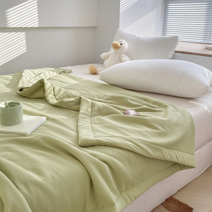 91家纺网 家纺一手货源 找家纺 梦恬佳  2024新款泡泡纱羽丝棉夏被 春日抹茶