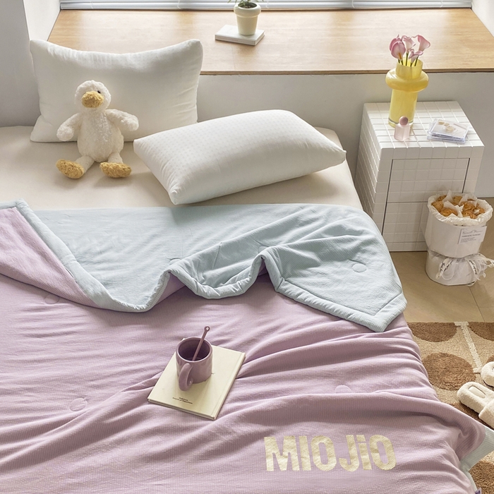 91家纺网 家纺一手货源 找家纺 梦恬佳  2024新款泡泡纱羽丝棉夏被 芋泥海盐