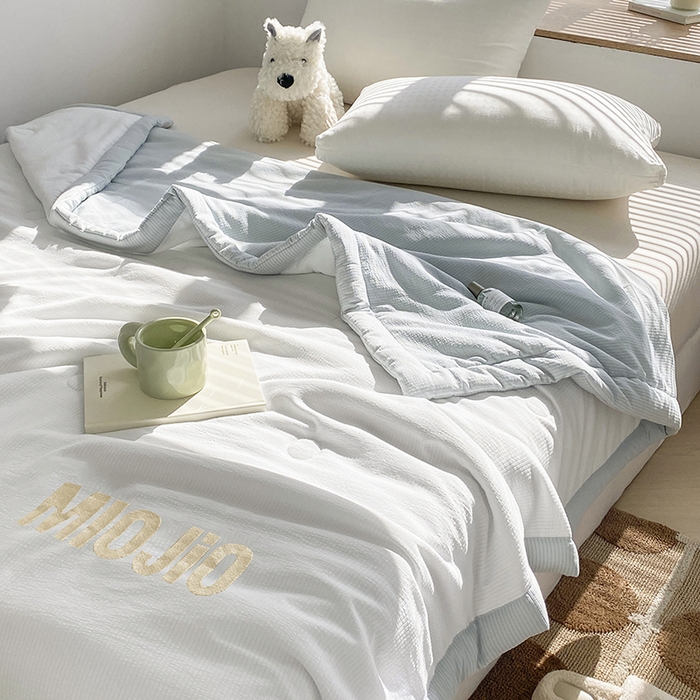 91家纺网 家纺一手货源 找家纺 梦恬佳  2024新款泡泡纱羽丝棉夏被 海盐日记