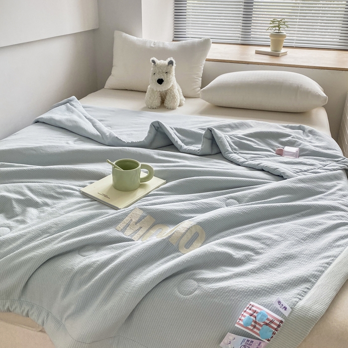 91家纺网 家纺一手货源 找家纺 梦恬佳  2024新款泡泡纱羽丝棉夏被 香草蓝