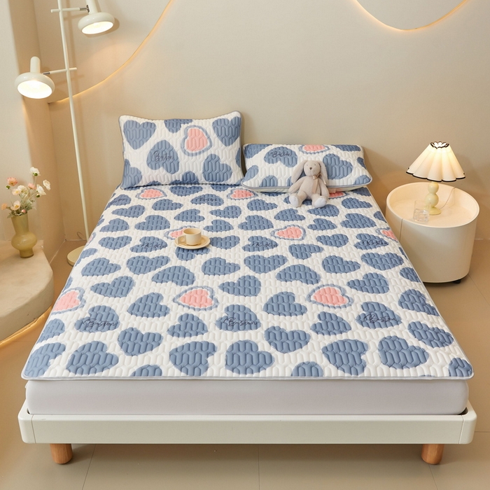 91家纺网 家纺一手货源 找家纺 LIFE.丽芙 2024年0.4乳胶凉席加厚条席款三件套＋凉感丝夏被可组合四件套图片一 爱心满满