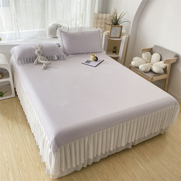 91家纺网 家纺一手货源 找家纺 鑫姿席业 2025新款A类抗菌冰豆豆床裙款凉席-花朵系列 冰藤紫