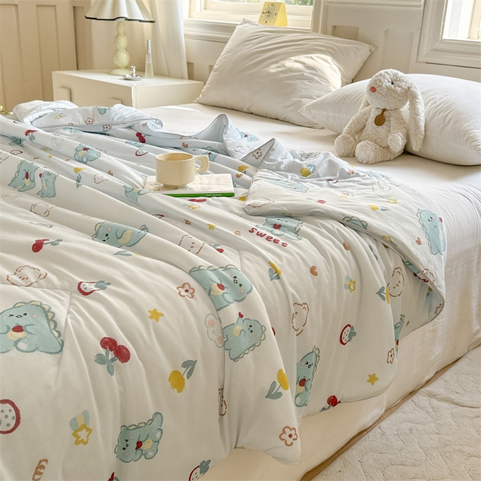 91家纺网 家纺一手货源 找家纺 小燕燕家纺 2024年新款玻尿酸凉感丝印花夏被夏凉被 恐龙宝贝