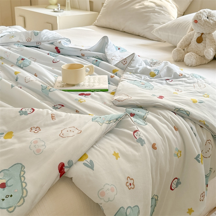 91家纺网 家纺一手货源 找家纺 小燕燕家纺 2024年新款玻尿酸凉感丝印花夏被夏凉被 恐龙宝贝