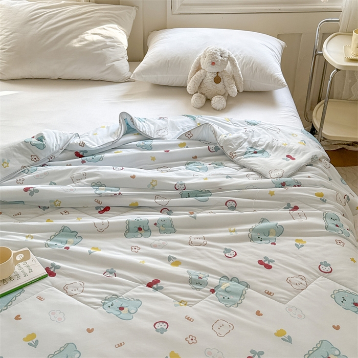 91家纺网 家纺一手货源 找家纺 小燕燕家纺 2024年新款玻尿酸凉感丝印花夏被夏凉被 恐龙宝贝