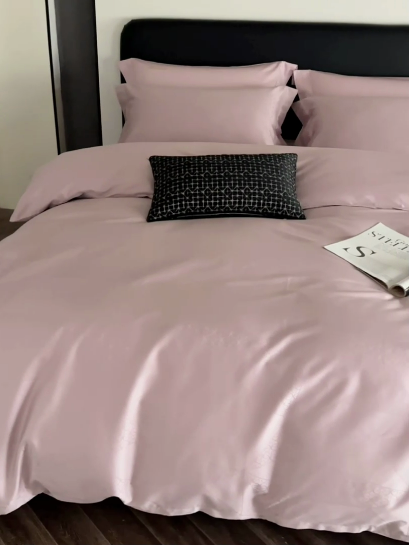 91家纺网 家纺一手货源 找家纺 梦享生活家居 2024新款100支贡缎提花四件套 格琳-粉