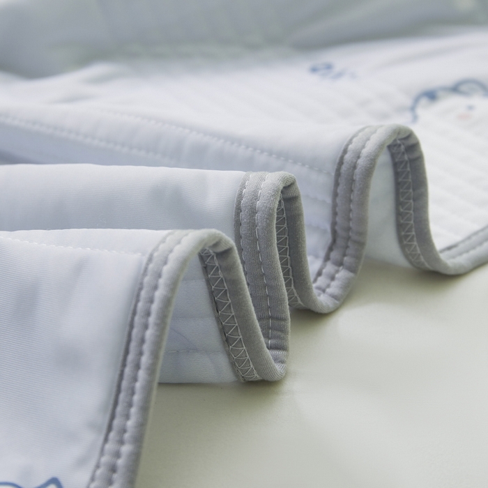 91家纺网 家纺一手货源 找家纺 LIFE.丽芙 2024年新品韩式风凉感丝夏被-跑量 北极熊-灰