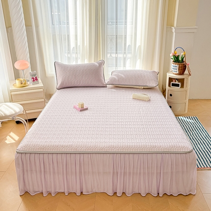 91家纺网 家纺一手货源 找家纺 伊人坊 2024新款A类凉感丝乳胶凉席床裙款床席 浅语粉