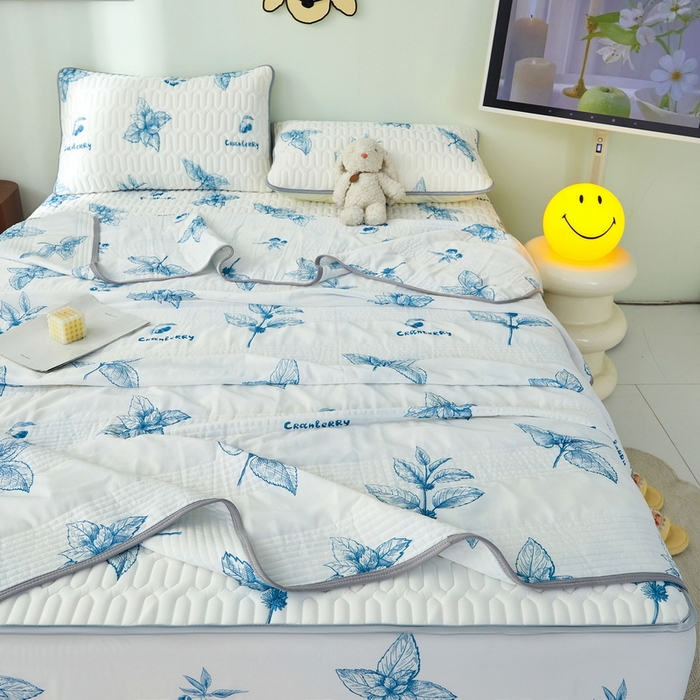 91家纺网 家纺一手货源 找家纺 LIFE.丽芙 2024年新品0.4乳胶凉席加厚床笠款三件套+凉感丝夏被可组合四件套-图片一 花涧