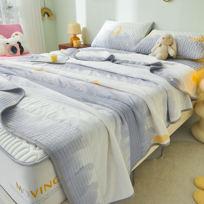 91家纺网 家纺一手货源 找家纺 LIFE.丽芙 2024年新品0.4乳胶凉席加厚床笠款三件套+凉感丝夏被可组合四件套-图片一 月半星辰