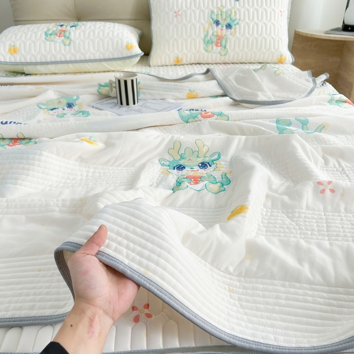 91家纺网 家纺一手货源 找家纺 2024年新品0.4乳胶凉席加厚床笠款三件套+凉感丝夏被可组合四件套-图片二 萌龙