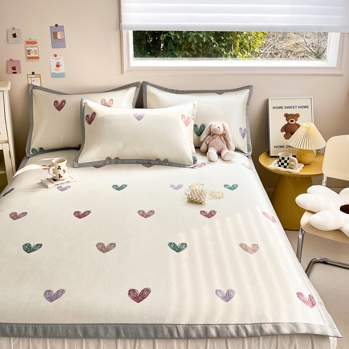 91家纺网 家纺一手货源 找家纺 懒猫家纺 2024新款250D数码印花宽边圆网冰丝席 手绘爱心