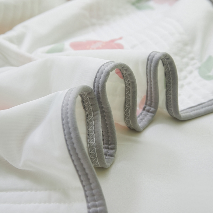 91家纺网 家纺一手货源 找家纺 LIFE.丽芙 2024年新品韩式风凉感丝夏被-跑量 草莓兔兔