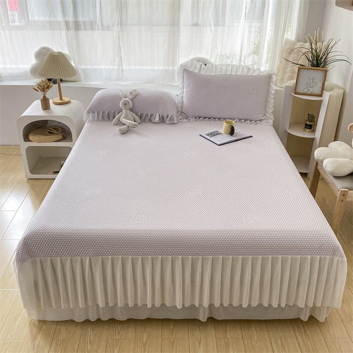 91家纺网 家纺一手货源 找家纺 鑫姿席业 2025新款A类抗菌冰豆豆床裙款凉席-花朵系列 冰藤紫