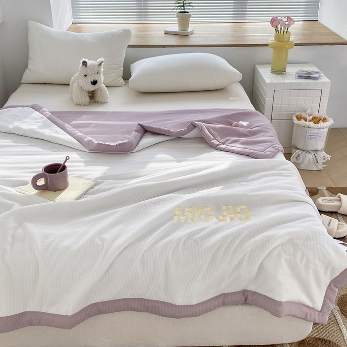 91家纺网 家纺一手货源 找家纺 梦恬佳  2024新款泡泡纱羽丝棉夏被 香芋拿铁